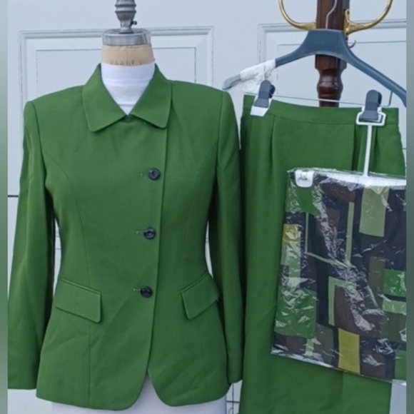 Morgan Miller Jackets & Blazers - Morgan Miller NWT VINTAGE Suit and scarf